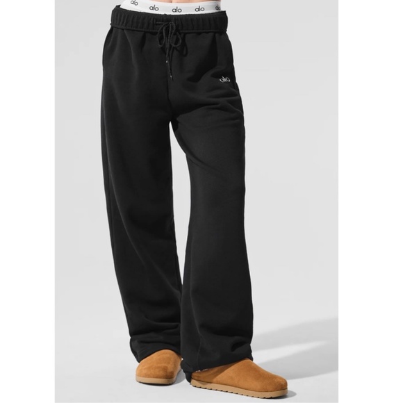 Alo Yoga Accolade Straight Leg Sweatpants Black - Picture 3 of 11